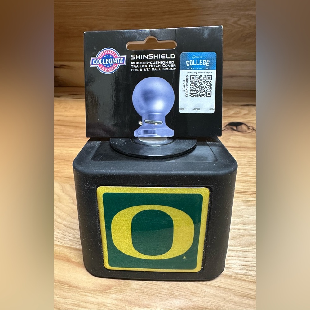 Shinshield Collegiate Oregon Ducks 2-1/2 in Ball Mount NWT